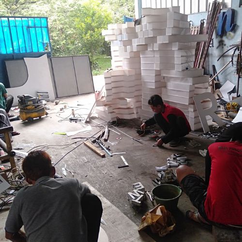 pabrik buat neon box custom